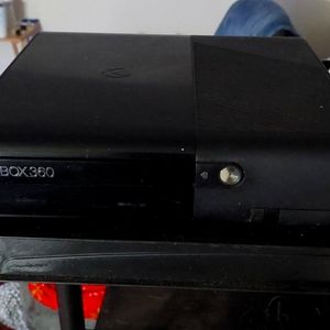 4 GB Xbox 360 series X with wired controller and kinect with Games